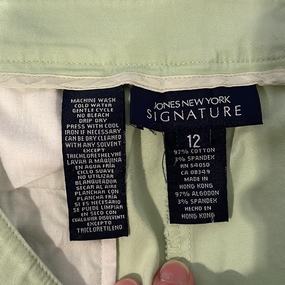 Jones New York Signature Green Capris 12 - Picture 8 of 8